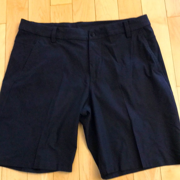 Lululemon mens golf shorts sz 40  4 pockets black Casual. Excellent! - Picture 1 of 9
